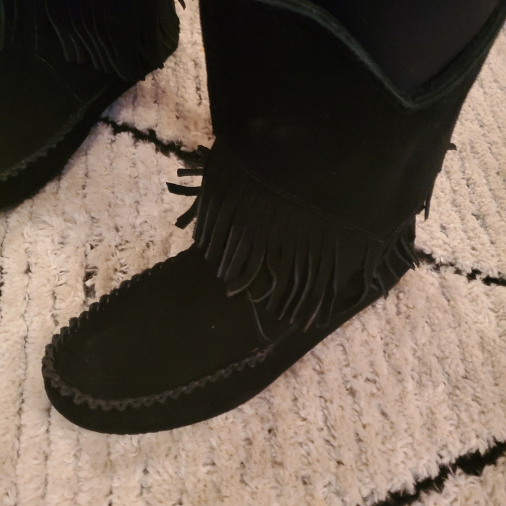 Manitobah mukluks suede fringe bootie